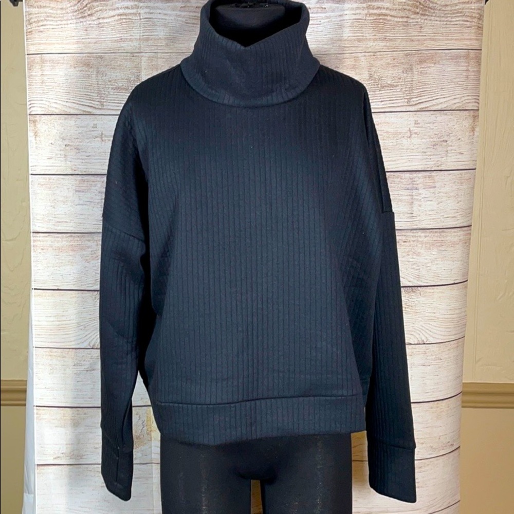 NWOT GapFit Quilted Sweatshirt